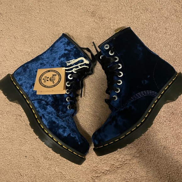 Dr. Martens Womens Vegan 1460 - Picture 5 of 9